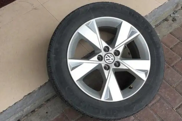 大眾寶來輪胎規格型號 采用兩種規格型號(195/65 R15和205/55 R16)