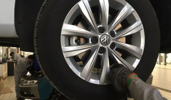 大眾寶來輪胎規格型號 采用兩種規格型號(195/65 R15和205/55 R16)