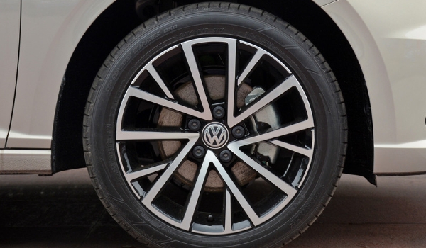 大眾朗逸輪胎型號(hào)是多少 采用三種輪胎型號(hào)(更換年限三年或六萬(wàn)公里)