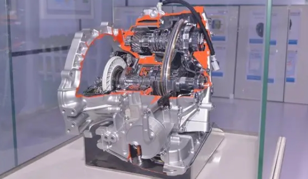 豐田雷凌是什么變速箱 采用兩種變速箱(E-CVT和CVT)