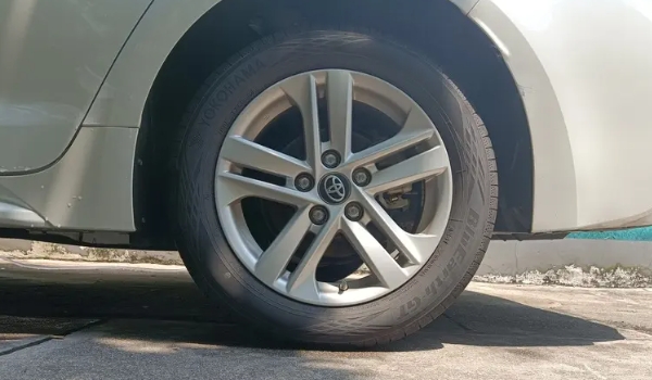 豐田雷凌輪胎是什么牌子 原創輪胎品牌普利司通（采用兩種輪胎規格）