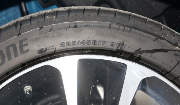 豐田雷凌輪胎是什么牌子 原創輪胎品牌普利司通（采用兩種輪胎規格）