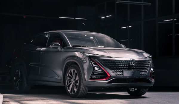 長安uni-v什么顏色好看 星鉆黑色更沉穩(十種車身顏色)