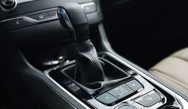 標致408是什么變速箱 采用兩種變速箱(6DCT和6AT)