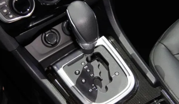 標致408是什么變速箱 采用兩種變速箱(6DCT和6AT)