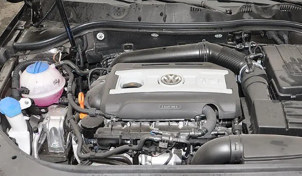 大眾邁騰的性能如何 動力性能十分強勁(搭載2.0T發動機)