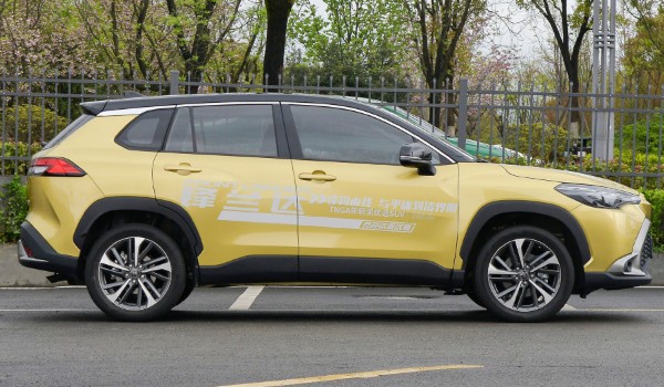 豐田鋒蘭達的尺寸多少 車身長達4.4米(車身軸距為2640mm)