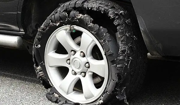 防爆胎和普通的輪胎有什么區(qū)別 具體分三方面(材質(zhì)/防爆標(biāo)識(shí)/安全性)