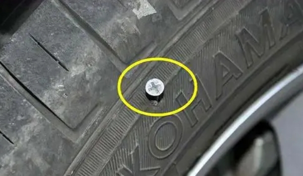 防爆胎和普通的輪胎有什么區(qū)別 具體分三方面(材質(zhì)/防爆標(biāo)識(shí)/安全性)