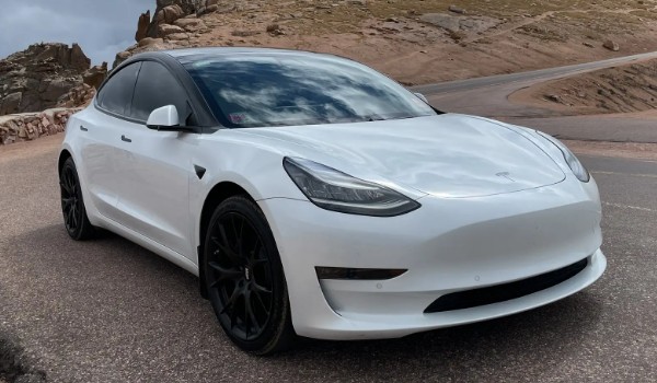 特斯拉屬于什么檔次 高端電動汽車品牌(model 3續航675km)