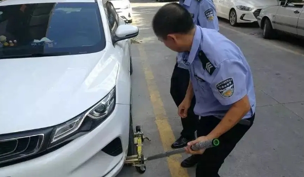 挪車打什么電話可以聯系到車主 四種方式可聯系車主（110報警對付“無賴”最舒心）