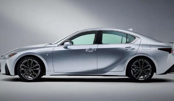 轎車和suv哪個好 城市道路轎車好(經常出門遠行suv好)