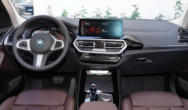 寶馬ix3純電動(dòng)汽車值得買嗎 續(xù)航可達(dá)500km(車身長(zhǎng)達(dá)4.7米)