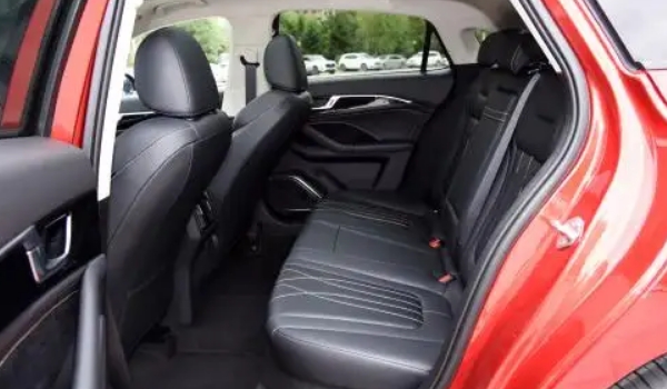 奔騰b70評價怎么樣,綜合口碑評分4.51(深受車主青睞)