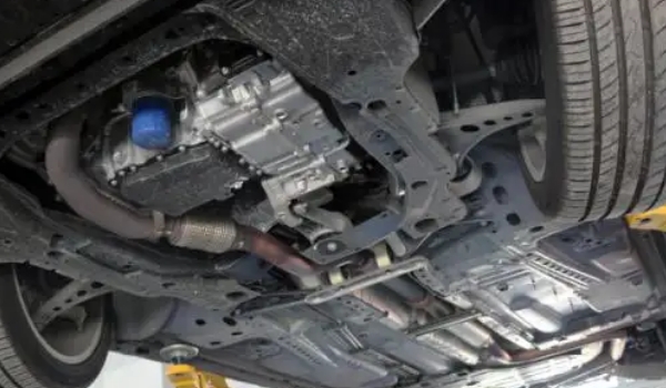 別克君威口碑怎么樣,底盤穩(wěn)重厚實(駕駛操控很棒)