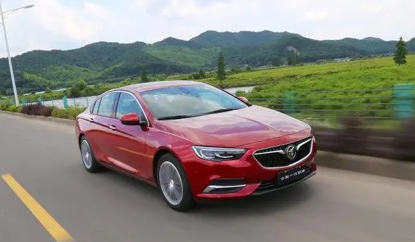 別克君威怎么樣值得買嗎,車身尺寸同級較大(兩款動(dòng)力充足)