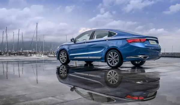 吉利博瑞油耗多少,實(shí)測油耗最低7L(搭載1.8T發(fā)動(dòng)機(jī))