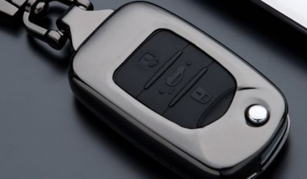 寶駿730鑰匙鎖車里了怎么辦 有四種解決辦法(避免鑰匙掉入車內)