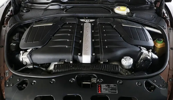 開賓利歐陸的都什么人，富豪很少親自上手開（有網紅和司機兩類）