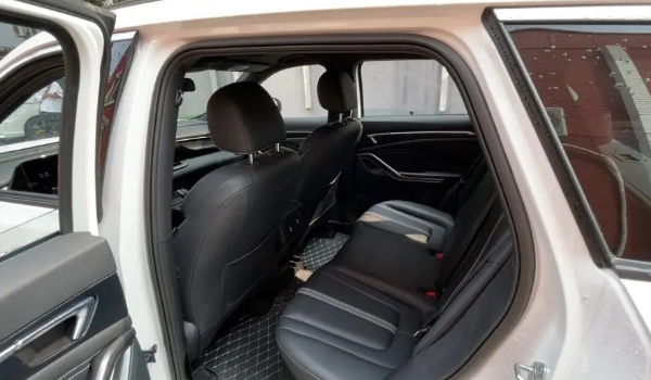 奔騰t55配置參數,1.5T動力同級優秀(主被動安全配置全面)