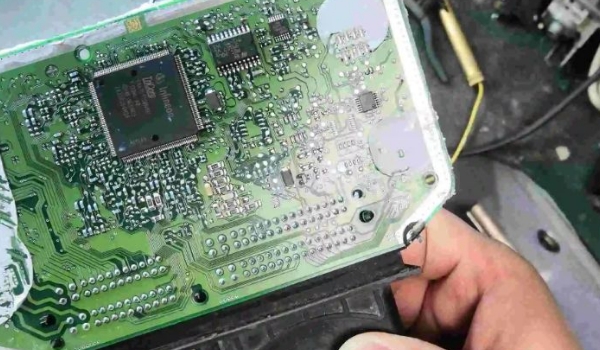 epc燈亮是什么故障,發動機電子穩定系統故障