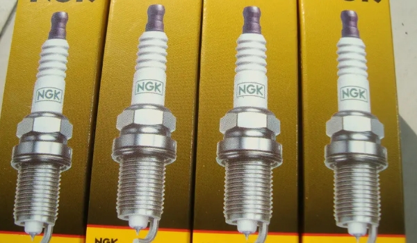 火花塞多久換一次?不同材質火花塞更換周期不同(大概在2-10公里)