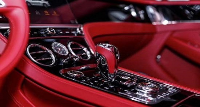 賓利歐陸底盤升降按鈕咋用,賓利歐陸GT奢華木質內飾誘惑大