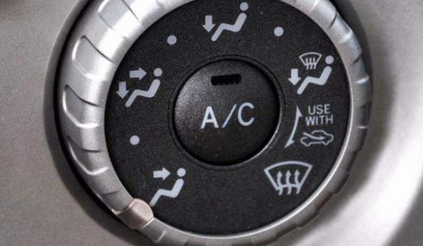 ac是什么意思車上的,車載空調的制冷開關