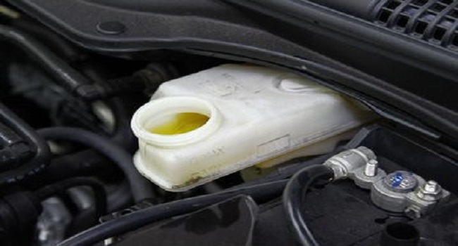 剎車油多長時間更換一次，安全駕駛定期保養有必要