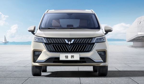 七座商務車10萬以內 五菱佳辰售價6萬(搭載1.5T發動機)