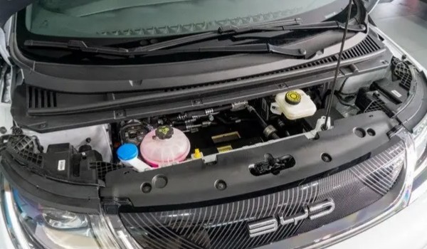 10萬左右的新能源汽車推薦 海豚續航達401km(售價僅10萬元)