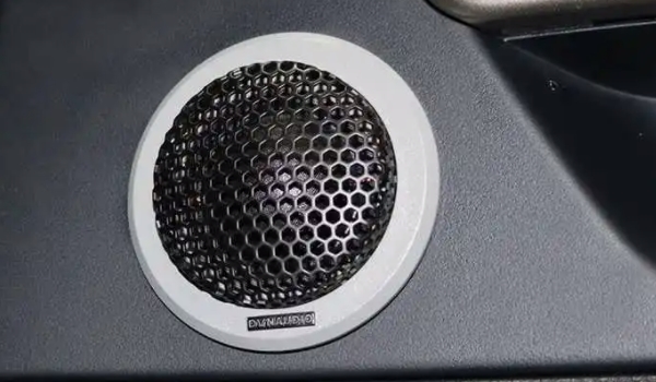 寶馬音響用的什么品牌的 BOSE/丹麥BO/哈曼卡頓(音效極佳)