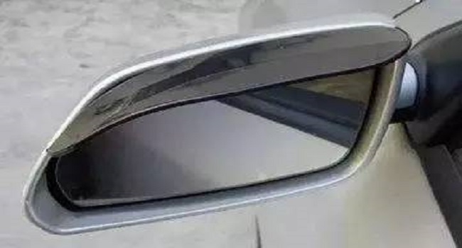 后視鏡有雨水看不清楚怎么辦,安全駕駛最重要