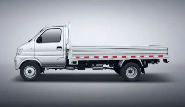 長安神騏t20加長版價格 廠商指導價格5.95萬元(1.5/1.6L發(fā)動機 油耗低)