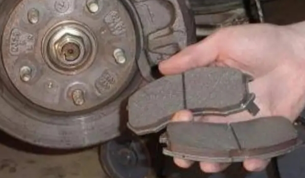 剎車片多久換一次，更換周期3到5萬公里