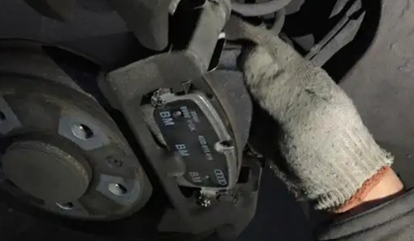 剎車片多久換一次，更換周期3到5萬公里