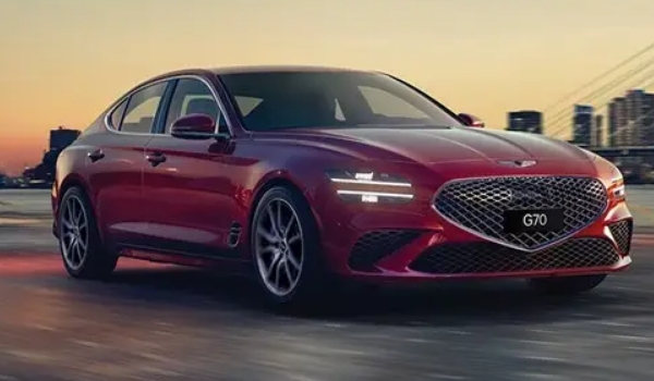 捷尼賽思g70怎么樣,搭載2.0T+8AT的動力組成(尺寸空間寬敞舒適)