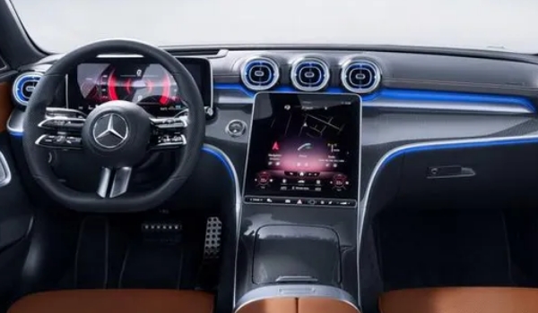 奔馳c級內(nèi)飾圖片，極具科技感和質(zhì)感