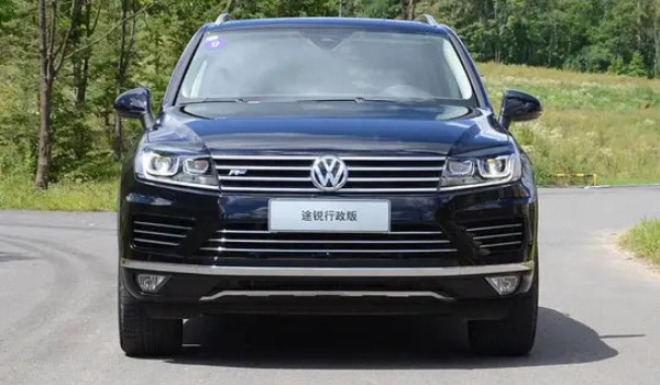 大眾途銳的參數與配置 搭載3.0T發動機(車身長達4.8米)