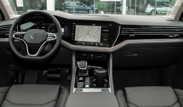 大眾途銳的參數與配置 搭載3.0T發動機(車身長達4.8米)