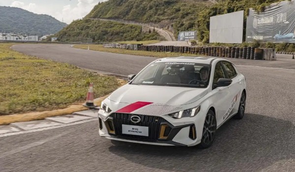 影豹賽道版落地價(jià) 影豹賽道版落地15萬(裸車13萬)