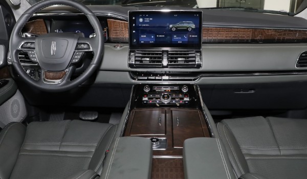 林肯領航員油耗高嗎 百公里油耗實測13L(一公里消耗1.1元)