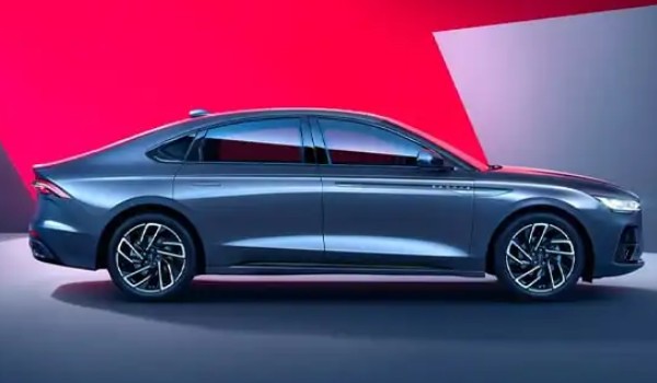 林肯z的發(fā)動(dòng)機(jī)怎么樣 動(dòng)力十分強(qiáng)勁(搭載2.0T發(fā)動(dòng)機(jī))