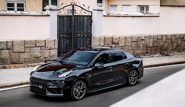 領克03+配置參數公布，標配2.0T+8AT動力（采用4門5座三廂車結構）