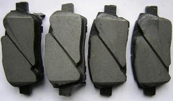 剎車片多久換一次 6萬公里更換一次(定期檢查剎車狀態)