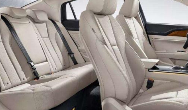 紅旗h5怎么樣值得買嗎,動力性能充沛(尺寸參數越級)