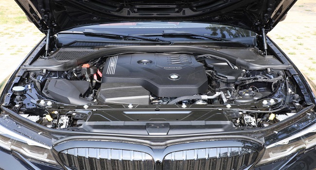 寶馬三系325i曜夜版落地價多少，整體平順性不錯