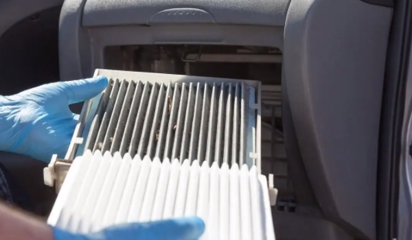汽車空調(diào)濾芯多久換一次 5000公里更換一次(定期更換效果好)