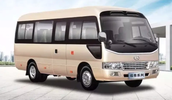 中型客車核載多少人 大于9人小于20人(行駛證上有標記)