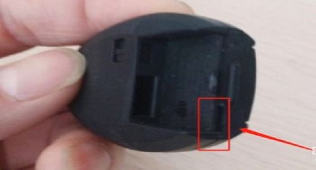 日產(chǎn)車鑰匙換電池圖解,需要注意型號(hào)不能買錯(cuò)